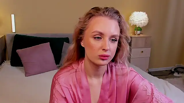 Snapshot of KiraRuiz chatting on 6, 2, 2026 KiraRuiz online show from 6, 2, 2026