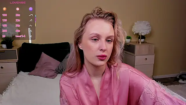 Snapshot of KiraRuiz chatting on 8, 2, 2026 KiraRuiz online show from 8, 2, 2026