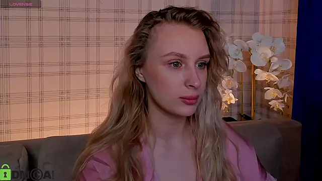 Snapshot of KiraRuiz chatting on 28, 2, 2026 KiraRuiz online show from 28, 2, 2026