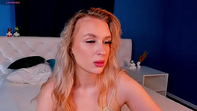 Snapshot of KiraRuiz chatting on 24, 2, 2026 KiraRuiz online show from 24, 2, 2026