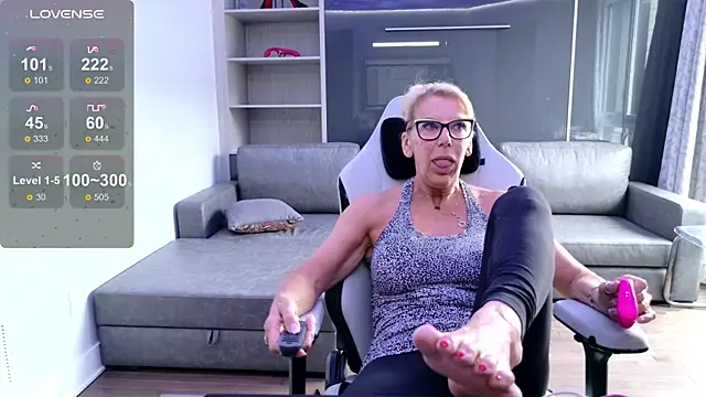 Snapshot of FitCougar chatting on 11, 3, 2025 FitCougar online show from 11, 3, 2025