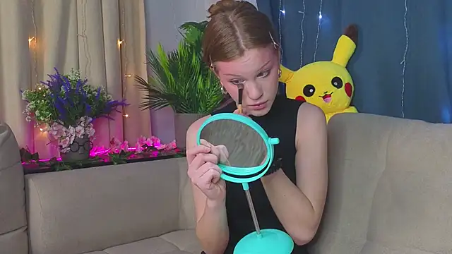 KarieBowery online show from 4, 12, 2025