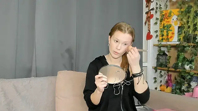 KarieBowery online show from 28, 11, 2025