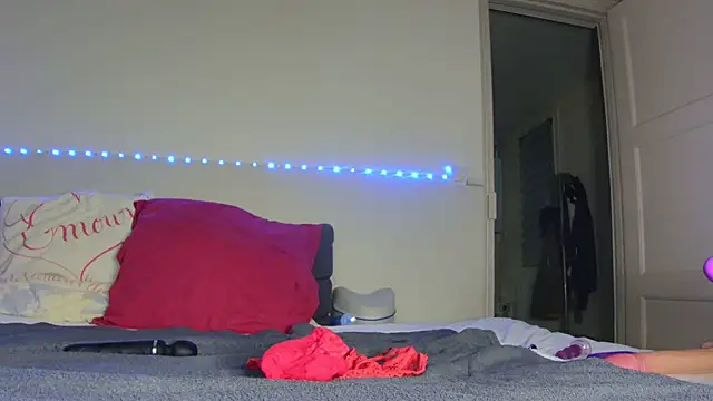 Tini squirt online show from 26, 11, 2025