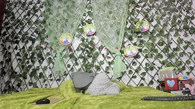 LittlePeach  online show from 5, 4, 2026