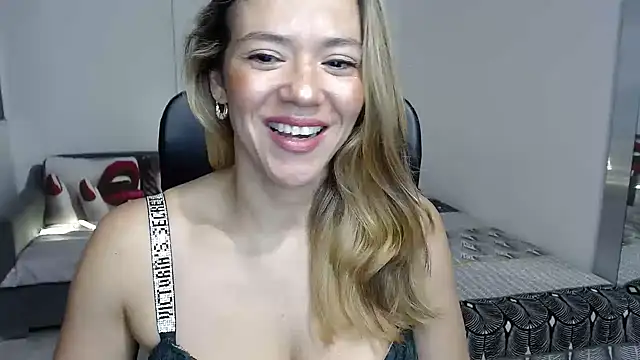 Annie Cervantez online show from 25, 5, 2026