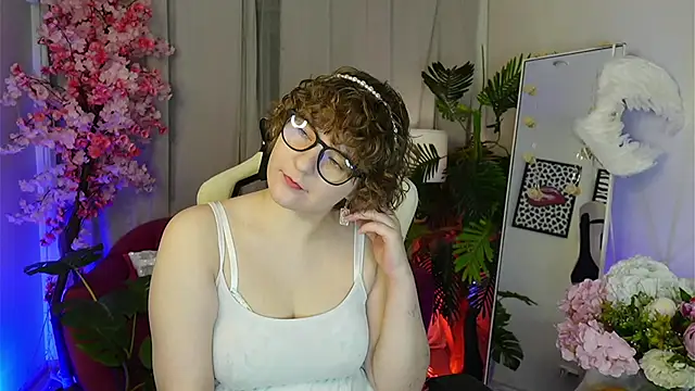 Snapshot of melissa___moore chatting on 21, 11, 2025 melissa moore online show from 21, 11, 2025