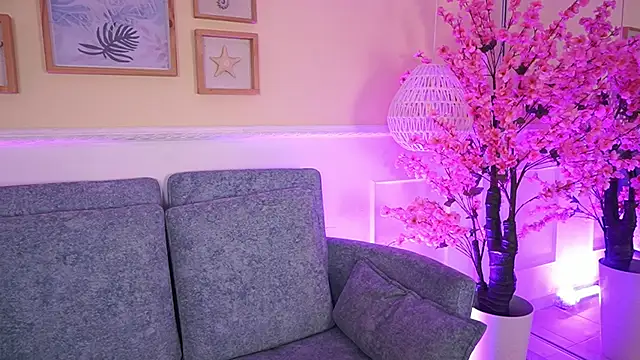 MeganLowell online show from 27, 3, 2026