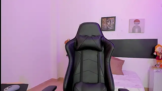 TINY PEACH online show from 1, 12, 2025