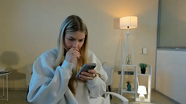 LaunaStrate online show from 20, 11, 2025