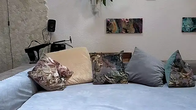 Shy-Ivy online show from 4, 6, 2026