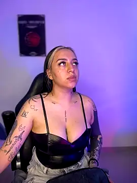 VeloraVyxen  online show from 18, 11, 2025