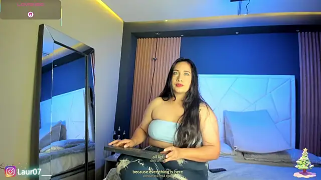 Snapshot of Lauroberts7 chatting on 17, 12, 2025 Lauroberts7 online show from 17, 12, 2025