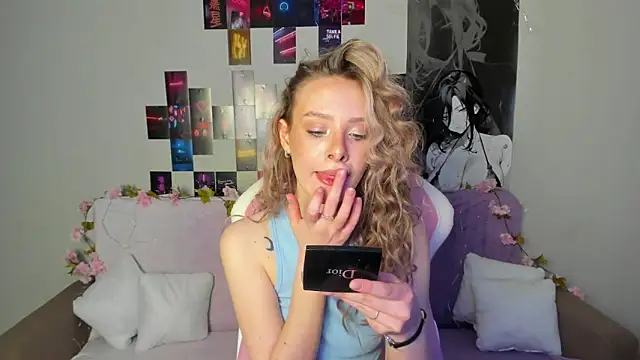 Suzie Q69 online show from 19, 11, 2025