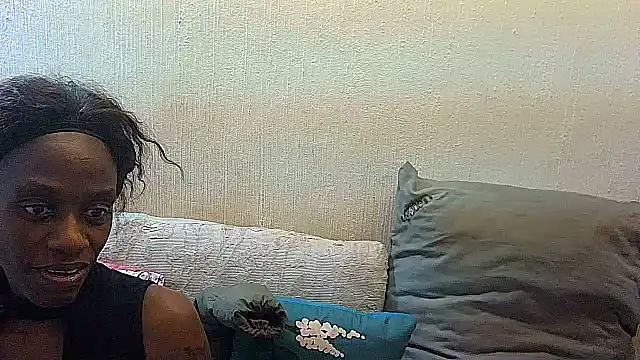 BrunetteNaomi8 online show from 17, 7, 2026