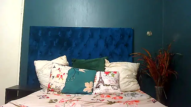 Snapshot of BrunetteNaomi8 chatting on 3, 2, 2026 BrunetteNaomi8 online show from 3, 2, 2026