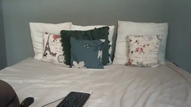 Snapshot of BrunetteNaomi8 chatting on 10, 1, 2026 BrunetteNaomi8 online show from 10, 1, 2026