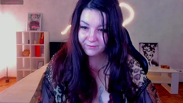 still  her online show from 25, 11, 2025