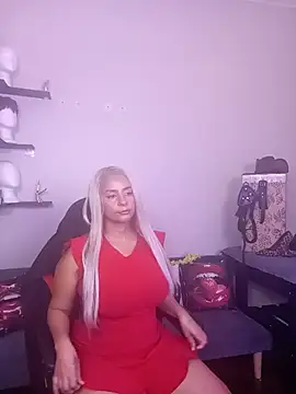 Snapshot of LaReineCleo chatting on 16, 7, 2026 LaReineCleo online show from 16, 7, 2026