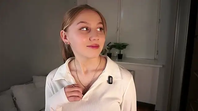 RamonaCorpeno online show from 25, 11, 2025