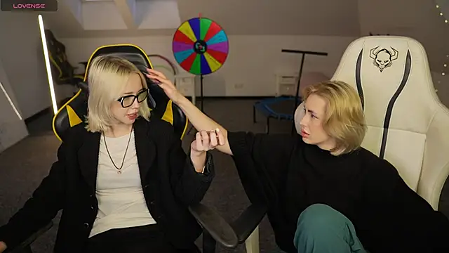 Kara cat online show from 4, 12, 2025