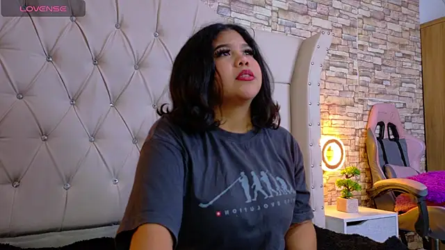 Amanda Mooree online show from 24, 4, 2026