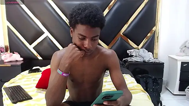 NoahJhonson69 online show from 29, 4, 2026