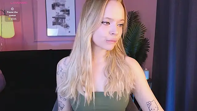 lucy loy online show from 26, 11, 2025