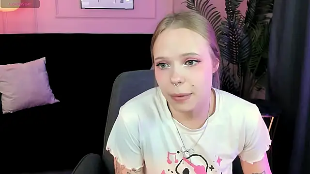 Snapshot of lucy_loy chatting on 10, 6, 2026 lucy loy online show from 10, 6, 2026