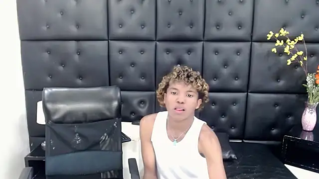 ChrisHott01 online show from 26, 11, 2025