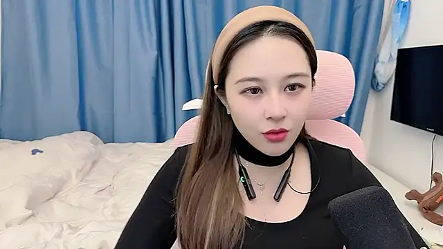 Snapshot of TTtia_ chatting on 14, 12, 2025 TTtia online show from 14, 12, 2025