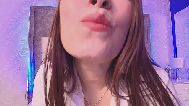 Snapshot of helen_larkin chatting on 5, 2, 2026 helen larkin online show from 5, 2, 2026