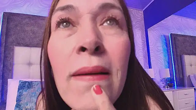 Snapshot of helen_larkin chatting on 3, 2, 2026 helen larkin online show from 3, 2, 2026