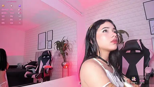 Elizabetth Benz online show from 4, 4, 2026