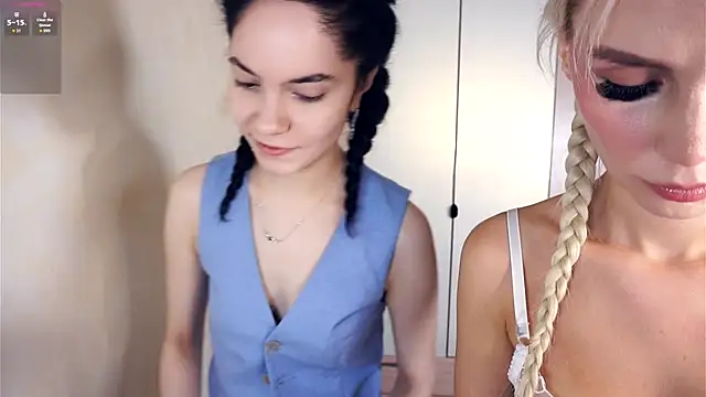 LorrieWilcinski online show from 17, 12, 2025