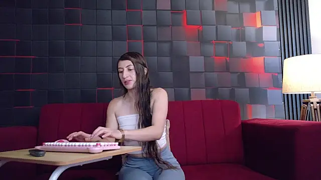 GracieCollins online show from 16, 12, 2025