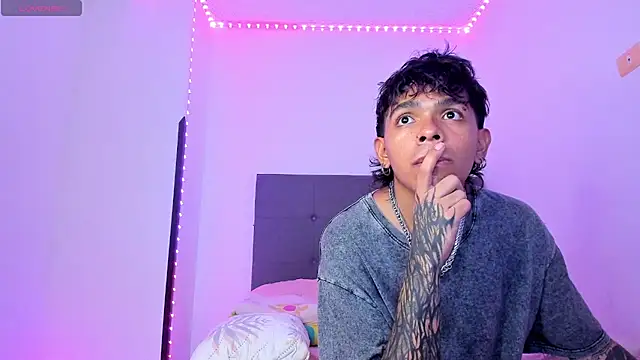 Snapshot of tessa__evans chatting on 6, 2, 2026 tessa evans online show from 6, 2, 2026