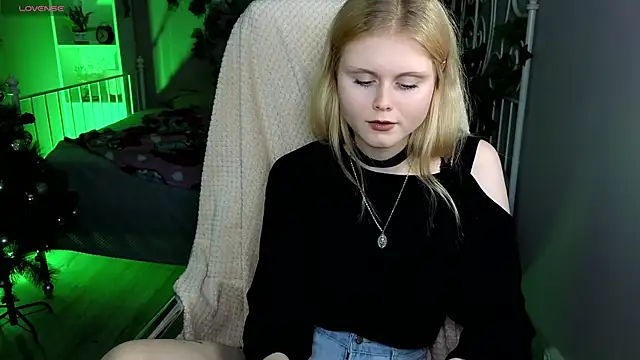 AnoraAmore online show from 14, 12, 2025