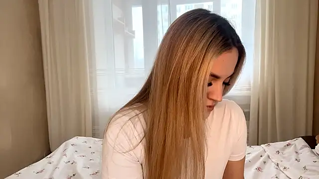 LuciaShadwell online show from 28, 11, 2025