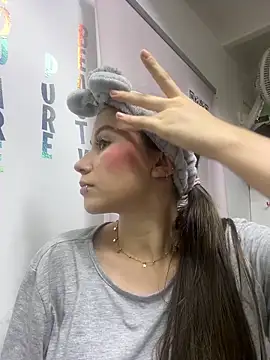 MiaWhiteBunny online show from 4, 4, 2026