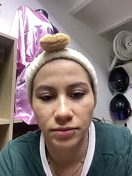 MiaWhiteBunny online show from 16, 4, 2026