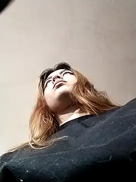 Snapshot of Emmyxxx chatting on 10, 2, 2026 Emmyxxx online show from 10, 2, 2026