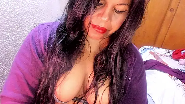 ebonycamelia online show from 3, 5, 2026