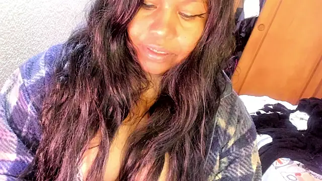 ebonycamelia online show from 15, 4, 2026