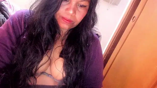 ebonycamelia online show from 25, 5, 2026