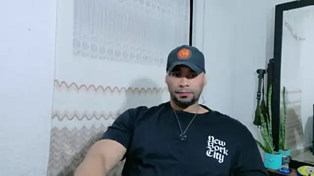 Snapshot of musclehetero chatting on 10, 7, 2026 musclehetero online show from 10, 7, 2026