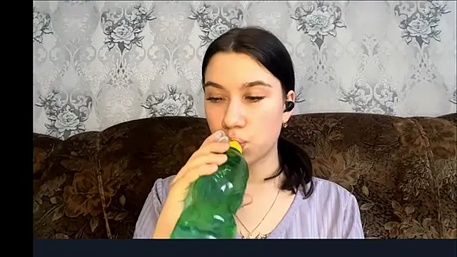 DebbiGoodknight online show from 17, 12, 2025