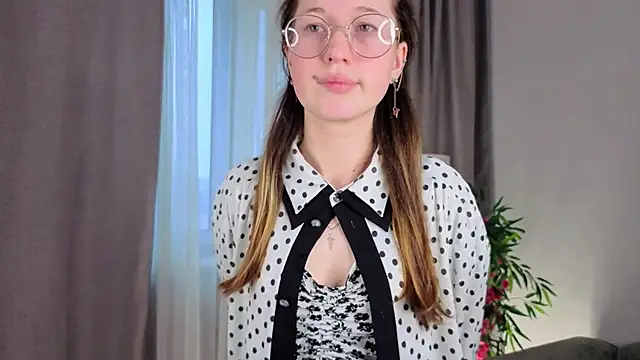 MiraFenech online show from 27, 11, 2025