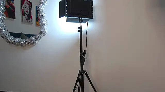 Noah Greenhart online show from 21, 12, 2025