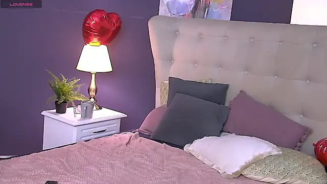 SeniGrandee online show from 6, 3, 2026